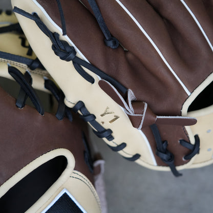 Yardley bone and brown one-piece glove